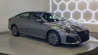 Used 2023 Nissan Altima 2.5 SV image 1