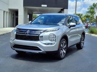New 2025 Mitsubishi Outlander SE image 1
