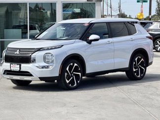 Used 2024 Mitsubishi Outlander SE image 1