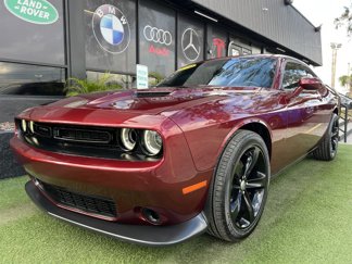 Used 2019 Dodge Challenger SXT image 1