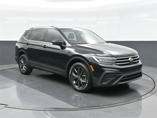 Certified 2022 Volkswagen Tiguan SE image 1
