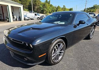 Used 2019 Dodge Challenger SXT image 1
