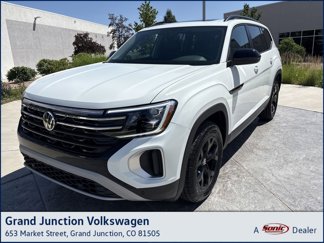 New 2025 Volkswagen Atlas Peak Edition SE image 1