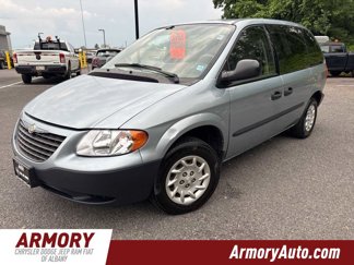 Used 2002 Chrysler Voyager image 1