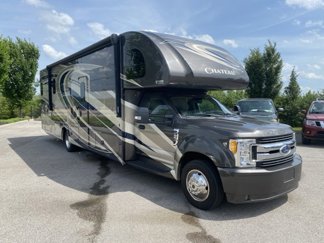 Used 2017 Ford F550 2WD Regular Cab Super Duty w/ XLT Value Package image 1