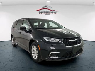 Used 2023 Chrysler Pacifica Touring-L image 1
