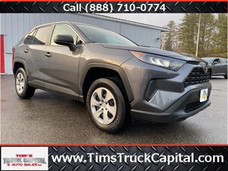 Used 2022 Toyota RAV4 LE image 1