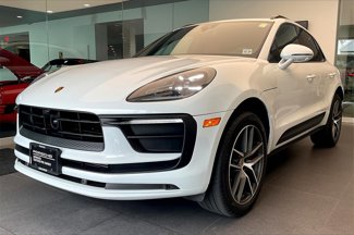 Certified 2025 Porsche Macan image 1