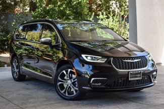 New 2025 Chrysler Pacifica Pinnacle image 1