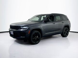 Used 2023 Jeep Grand Cherokee Altitude image 1