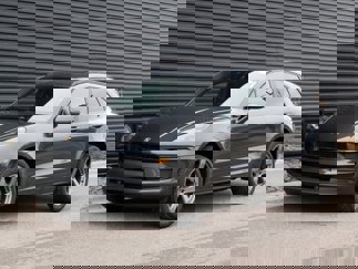 Certified 2022 Porsche Macan image 1