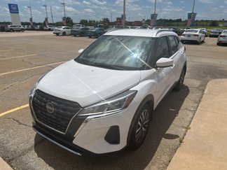 Used 2024 Nissan Kicks SV image 1