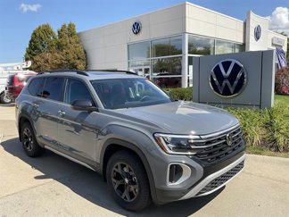 New 2025 Volkswagen Atlas Peak Edition SE image 1