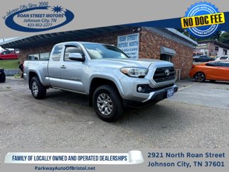 Used 2017 Toyota Tacoma SR5 image 1