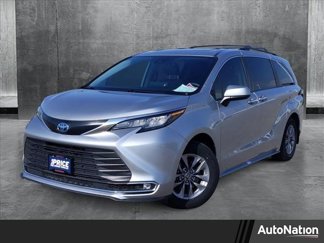 Used 2022 Toyota Sienna XLE image 1