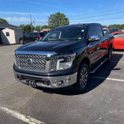 Used 2018 Nissan Titan SL image 1