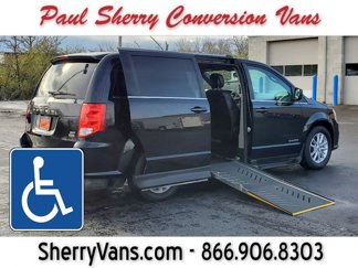 Used 2019 Dodge Grand Caravan SXT image 1