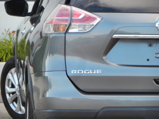 Used 2015 Nissan Rogue SV image 1