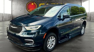 Used 2021 Chrysler Pacifica Touring-L w/ Premium & Safety Sphere Group image 1