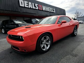 Used 2018 Dodge Challenger SXT image 1