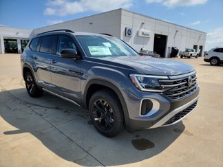 New 2025 Volkswagen Atlas Peak Edition SE image 1