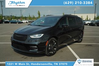 Used 2024 Chrysler Pacifica Limited w/ S Appearance Package image 1