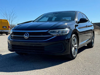 Used 2022 Volkswagen Jetta SE w/ Panoramic Sunroof Package image 1