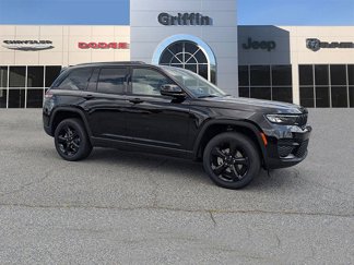 New 2025 Jeep Grand Cherokee Laredo image 1