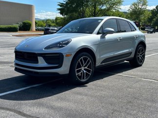 Certified 2024 Porsche Macan image 1