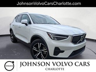 Certified 2025 Volvo XC40 B5 Core image 1