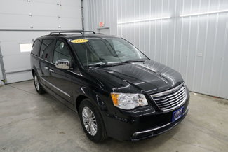 Used 2015 Chrysler Town & Country Touring-L w/ Driver Convenience Group image 1