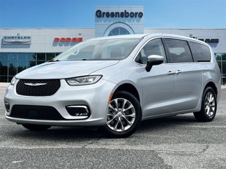 Used 2023 Chrysler Pacifica Touring-L image 1