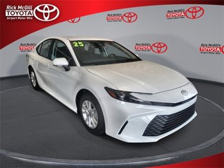 Certified 2025 Toyota Camry LE image 1