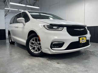 Used 2022 Chrysler Pacifica Touring-L image 1