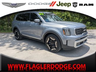 Used 2023 Kia Telluride S image 1