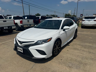 Used 2020 Toyota Camry SE image 1