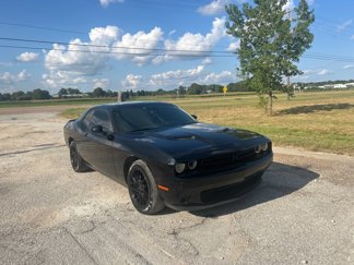 Used 2016 Dodge Challenger SXT image 1