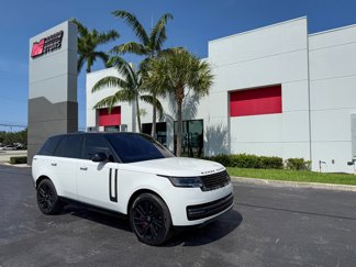 Used 2023 Land Rover Range Rover SE image 1