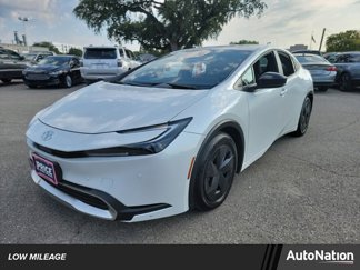 Used 2025 Toyota Prius Plug-In Hybrid image 1
