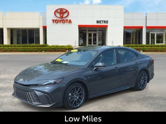 Used 2025 Toyota Camry SE image 1