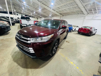 Used 2019 Toyota Highlander LE image 1