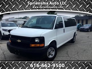 Used 2017 Chevrolet Express 3500 Extended image 1