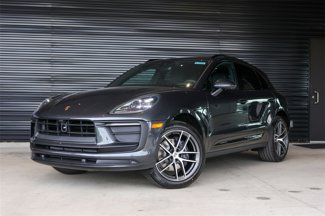 Certified 2025 Porsche Macan image 1