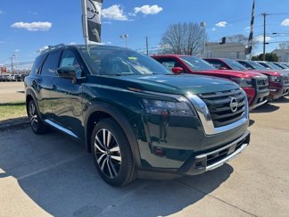 New 2025 Nissan Pathfinder Platinum image 1