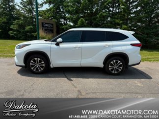 Used 2020 Toyota Highlander XLE image 1