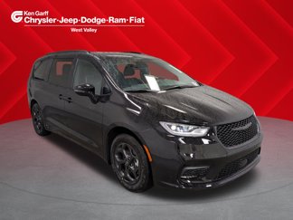New 2025 Chrysler Pacifica Premium image 1