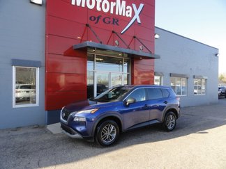 Used 2022 Nissan Rogue S image 1