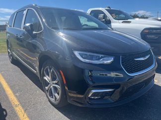 New 2026 Chrysler Pacifica Pinnacle image 1