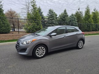 Used 2016 Hyundai Elantra GT image 1