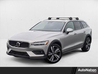 Used 2023 Volvo V60 B5 Cross Country Plus image 1